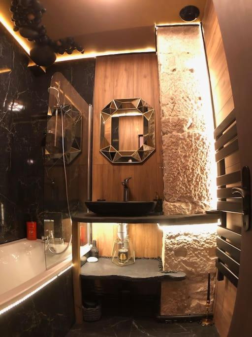 Le Tulum, T2, Hyper-centre, Place Aux Herbes Apartment *